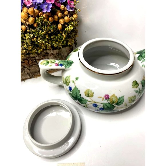 Andrea By Sadek Teapot, Vine and Berry Design, Made in Japan Gold Trim with lid - Picture 4 of 5